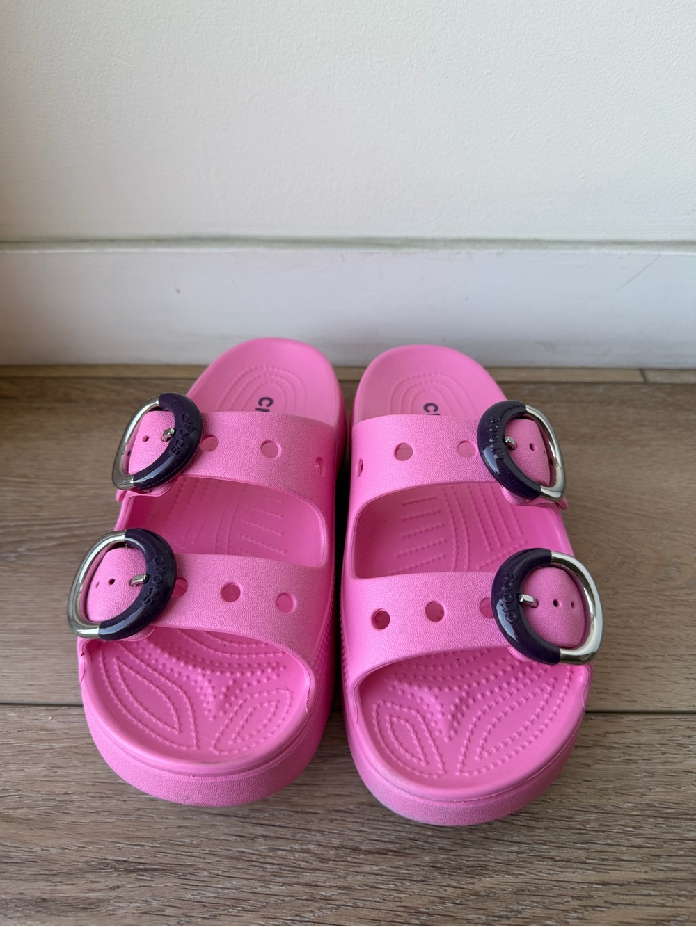 Crocs Women's Saturday Platform Dipped Buckle Sandal